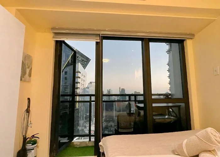 Appartement Poblacion High Floor With Pool, Gym, Jacuzzi And Dedicated Working Space