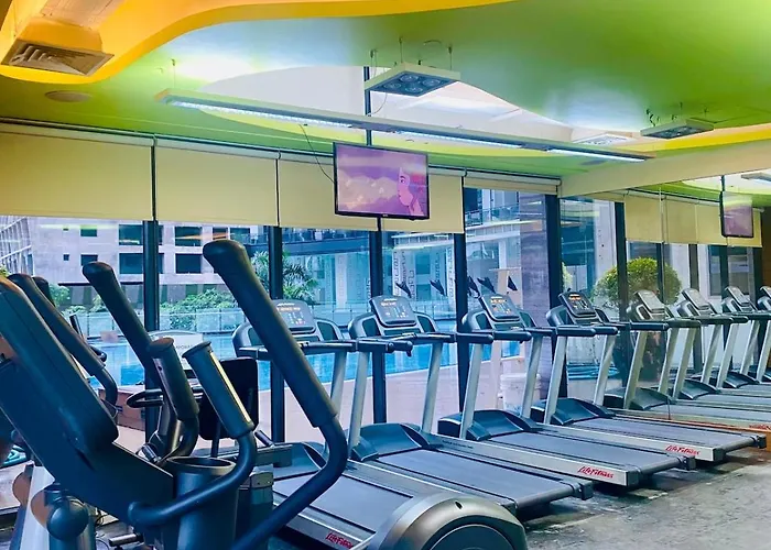 Poblacion High Floor With Pool, Gym, Jacuzzi And Dedicated Working Space Manille