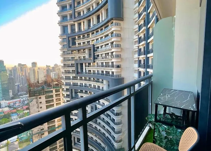 Appartement Poblacion High Floor With Pool, Gym, Jacuzzi And Dedicated Working Space Manille